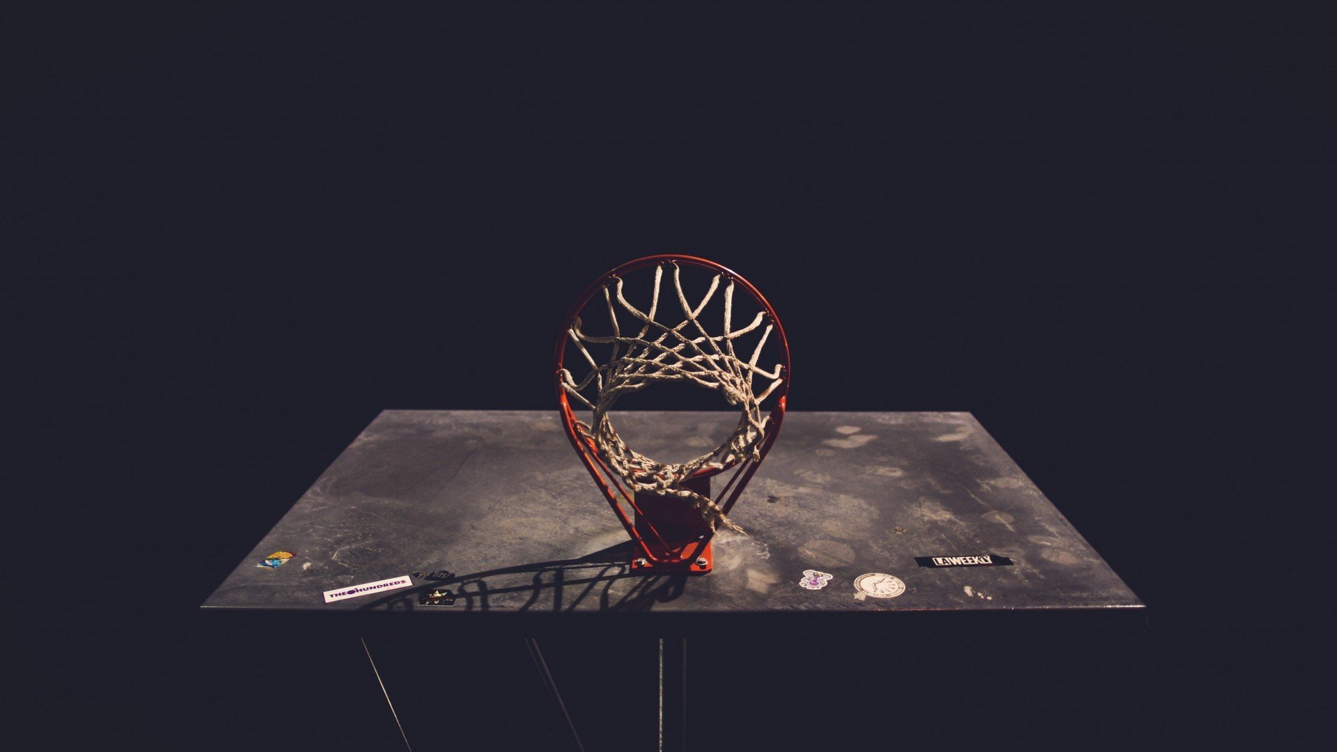 激情与失控,利物浦场边指挥与AC米兰队员怒摔水瓶背后的故事